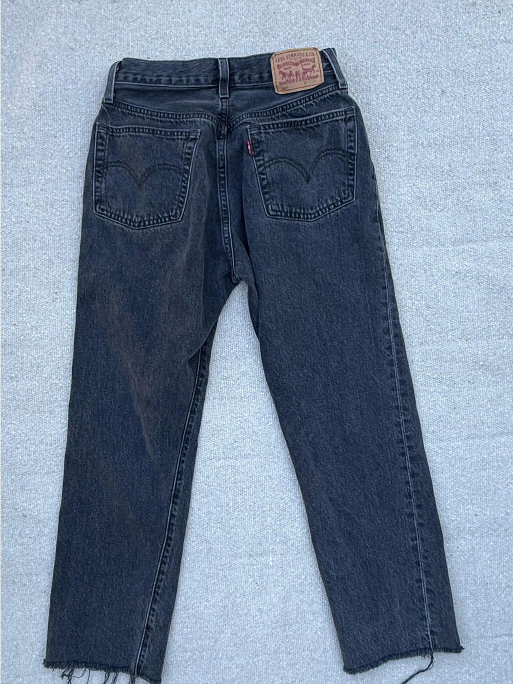 Levi's Women's Black Wide-Leg Raw Hem Jeans - Picture 8 of 9